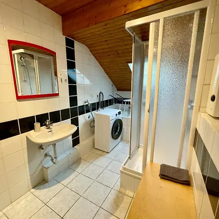 - Naehe Chio Aachen Апартаменты Херцогенрат